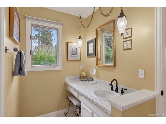 2002 Green Oaks Ln, Littleton, CO 80121