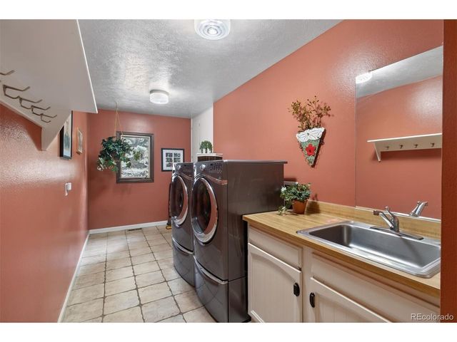 2002 Green Oaks Ln, Littleton, CO 80121