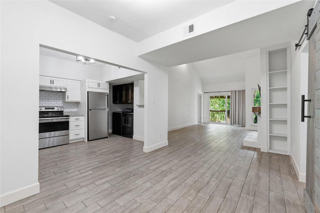 2100 Tanglewilde Street 378, Houston, TX 77063