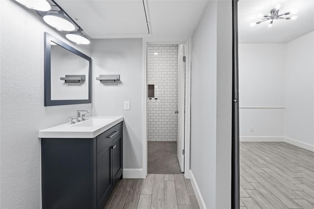 2100 Tanglewilde Street 378, Houston, TX 77063