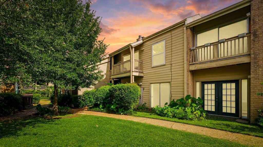 2100 Tanglewilde Street 378, Houston, TX 77063