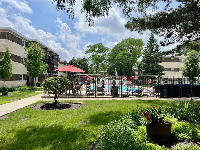 925 8th Avenue 1, La Grange, IL 60625