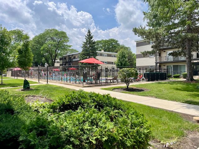 925 8th Avenue 1, La Grange, IL 60625