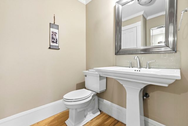 17 Wellesley Street, Weston, MA 02493