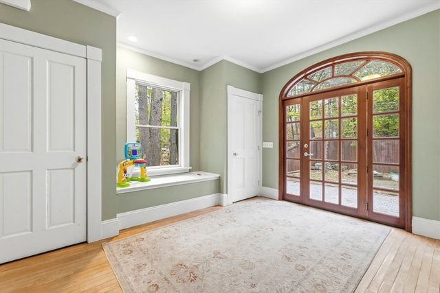 17 Wellesley Street, Weston, MA 02493