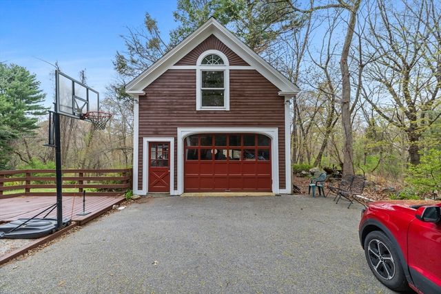 17 Wellesley Street, Weston, MA 02493