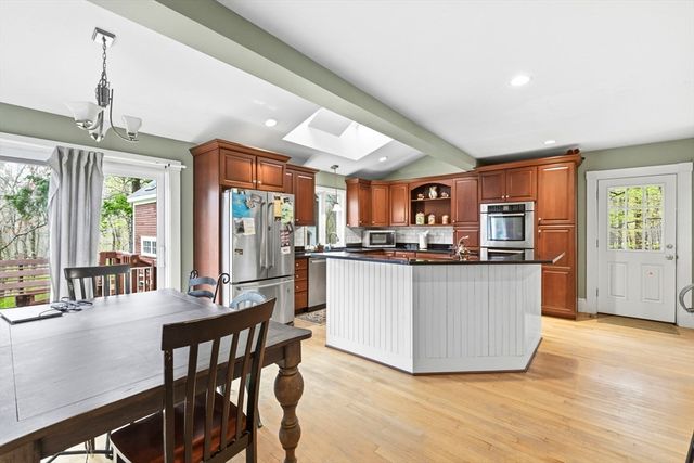 17 Wellesley Street, Weston, MA 02493