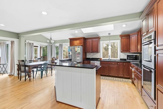 17 Wellesley Street, Weston, MA 02493