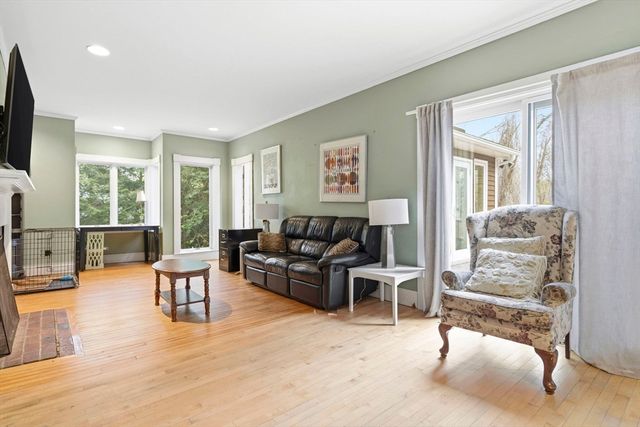 17 Wellesley Street, Weston, MA 02493