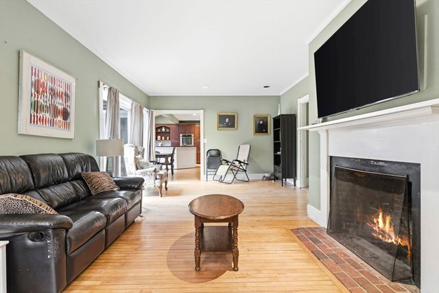 17 Wellesley Street, Weston, MA 02493