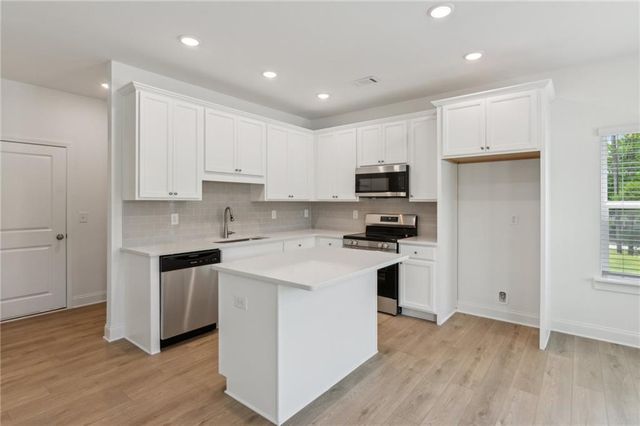 165 MILL CENTER Boulevard 204, Athens, GA 30606