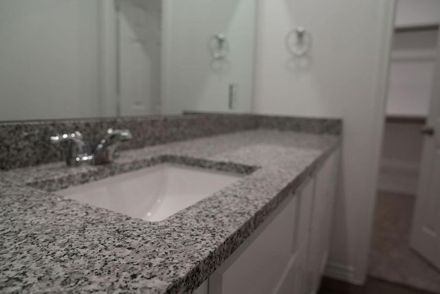 505 Oak Chase Avenue, Dayton, TX 77535