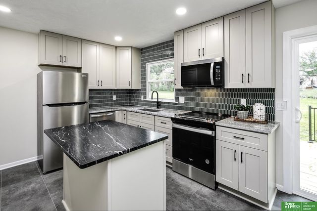 813 Janes View Street, Papillion, NE 68046