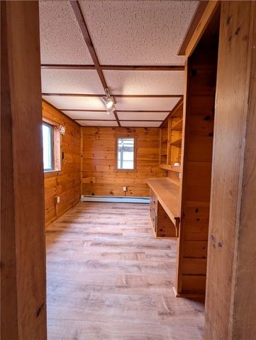 18 King Road, Foster, RI 02825