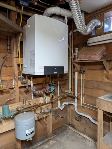 18 King Road, Foster, RI 02825