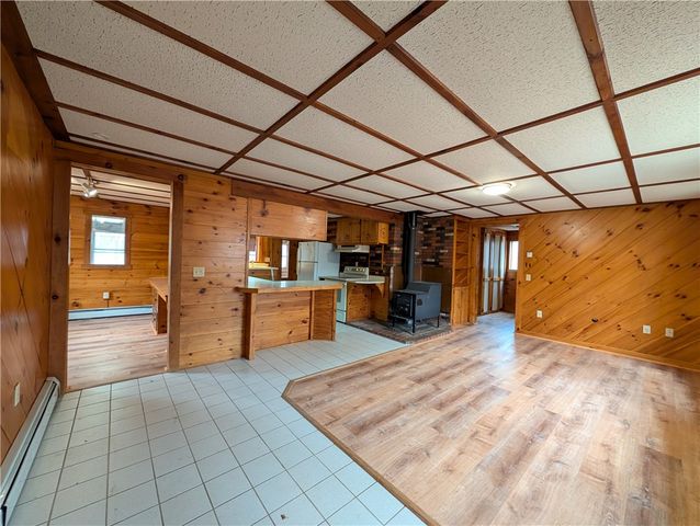 18 King Road, Foster, RI 02825