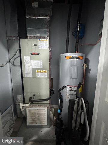 17 RHODE ISLAND AVE NE, Washington, DC 20002