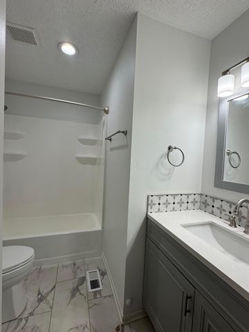 8000 Leaview Drive, Columbus, OH 43235