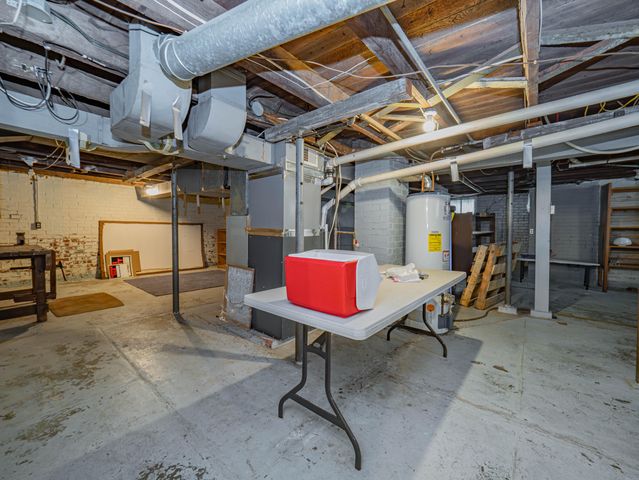 1126 FISK AVE, Moberly, MO 65270