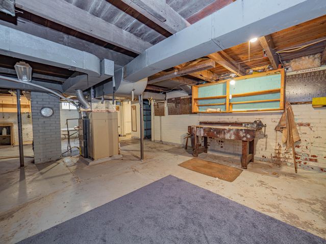 1126 FISK AVE, Moberly, MO 65270