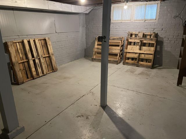 1126 FISK AVE, Moberly, MO 65270