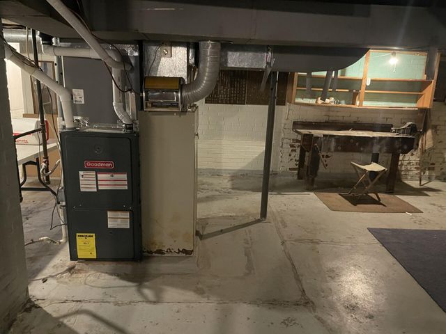 1126 FISK AVE, Moberly, MO 65270