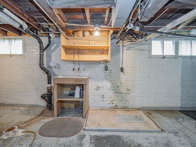 1126 FISK AVE, Moberly, MO 65270