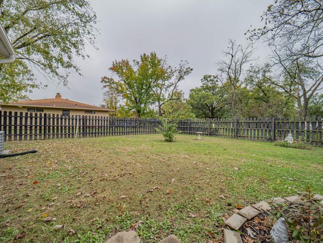 1126 FISK AVE, Moberly, MO 65270