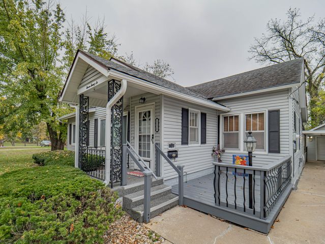 1126 FISK AVE, Moberly, MO 65270