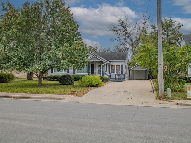 1126 FISK AVE, Moberly, MO 65270