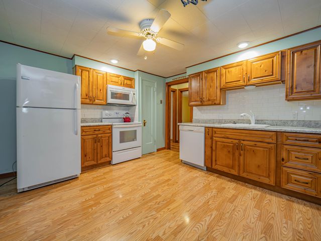 1126 FISK AVE, Moberly, MO 65270