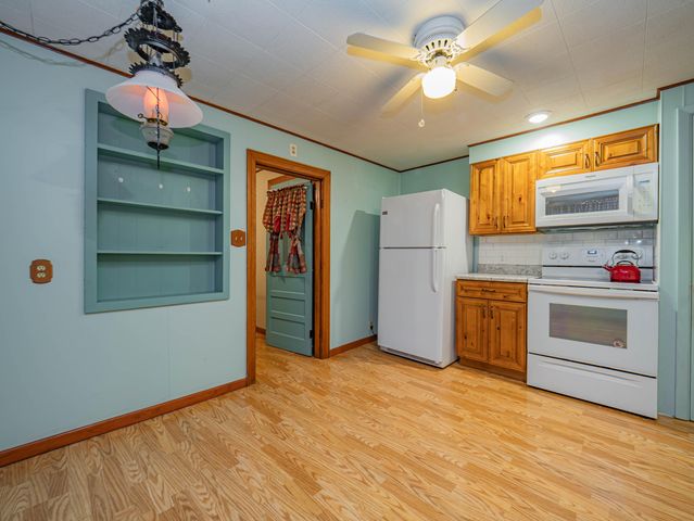 1126 FISK AVE, Moberly, MO 65270