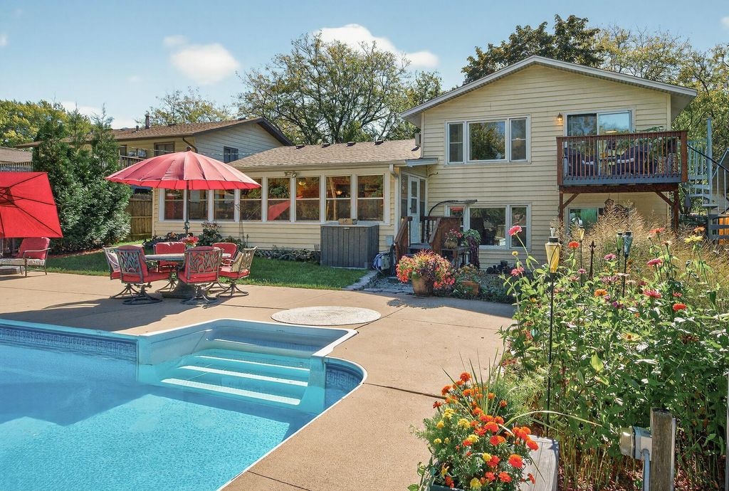 1641 Leone Avenue, Saint Paul, MN 55106