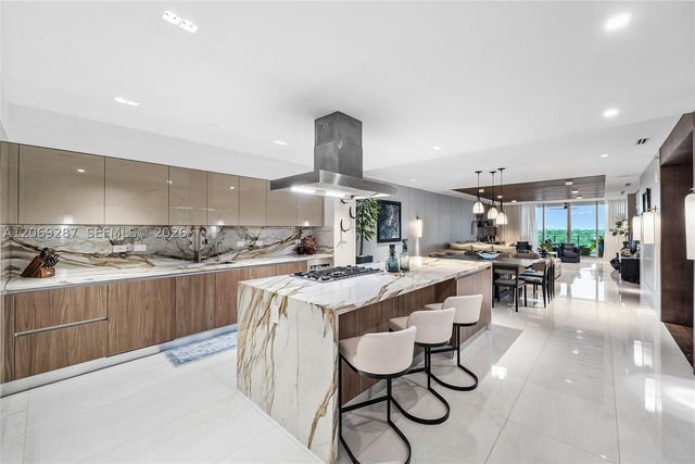 435 Bayshore Dr 703, Fort Lauderdale, FL 33304