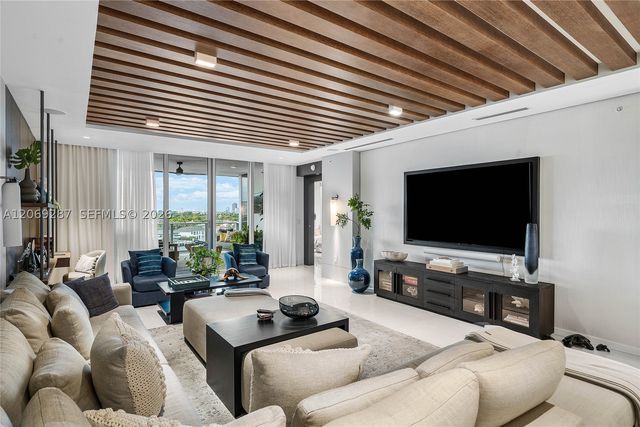 435 Bayshore Dr 703, Fort Lauderdale, FL 33304