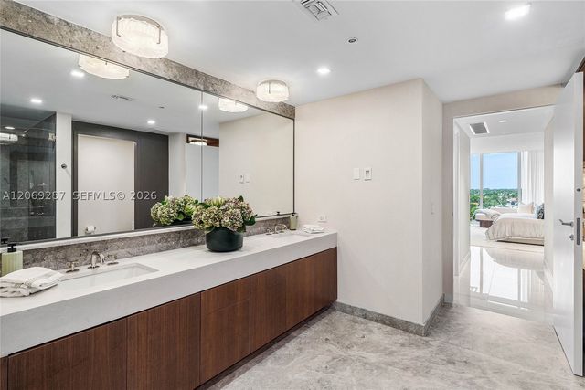 435 Bayshore Dr 703, Fort Lauderdale, FL 33304
