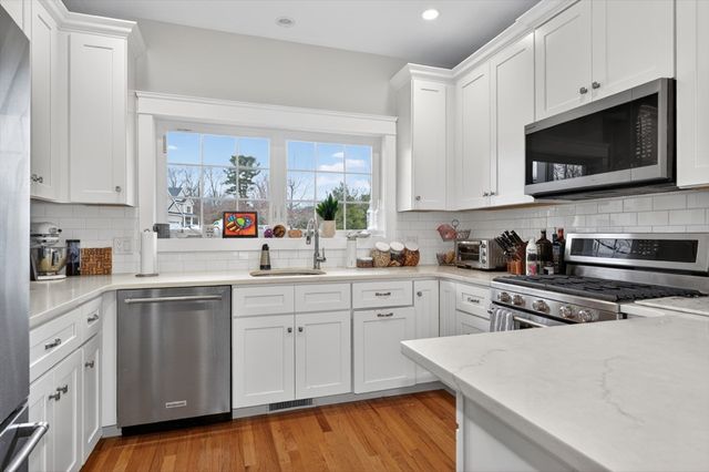 17 Stonebrook Ct 17, Southborough, MA 01772