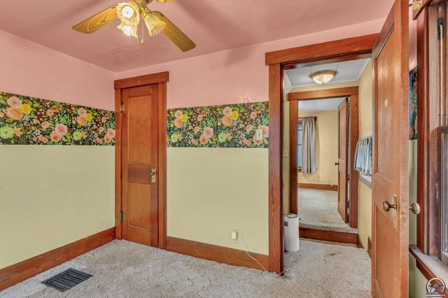 1209 SW Woodward AVE, Topeka, KS 66604