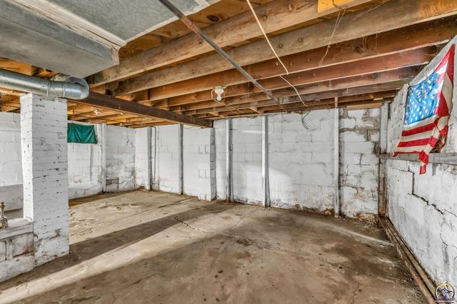 1209 SW Woodward AVE, Topeka, KS 66604