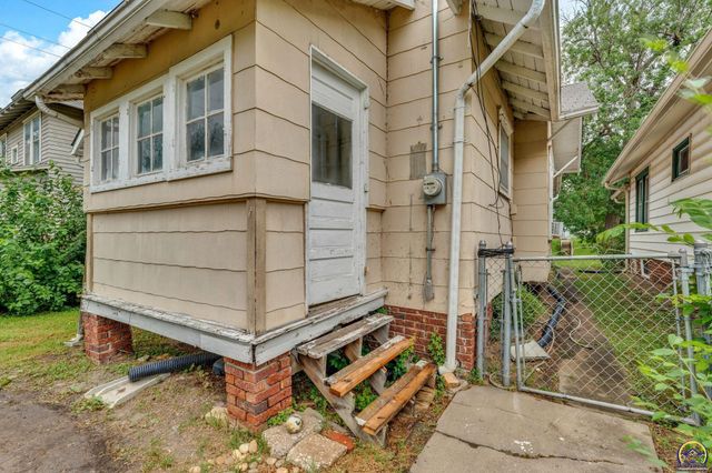 1209 SW Woodward AVE, Topeka, KS 66604
