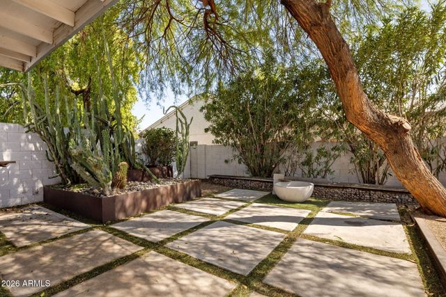 717 E SACK Drive, Phoenix, AZ 85024
