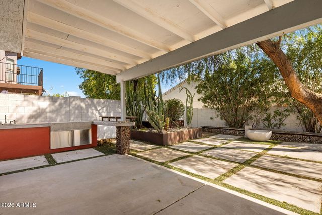 717 E SACK Drive, Phoenix, AZ 85024