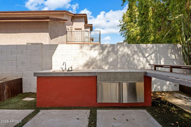 717 E SACK Drive, Phoenix, AZ 85024
