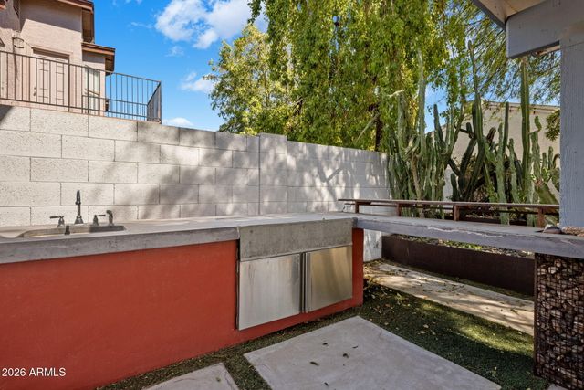 717 E SACK Drive, Phoenix, AZ 85024