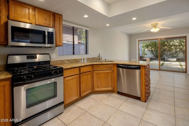 717 E SACK Drive, Phoenix, AZ 85024
