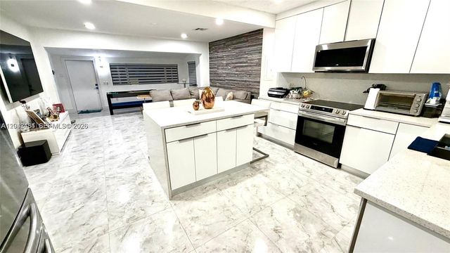 1555 SW 21st Way, Fort Lauderdale, FL 33312