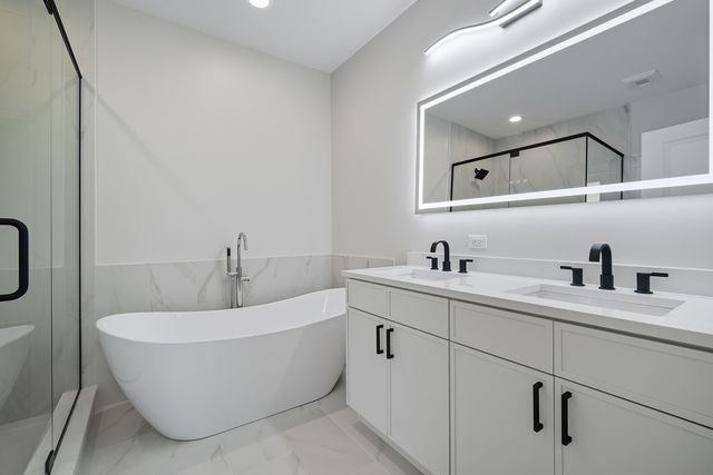 6109 W Berenice Avenue, Chicago, IL 60634