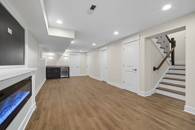 6109 W Berenice Avenue, Chicago, IL 60634