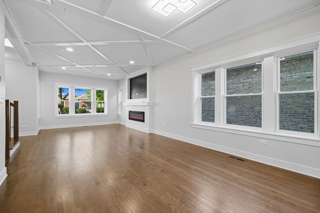 6109 W Berenice Avenue, Chicago, IL 60634