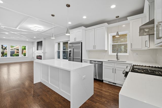 6109 W Berenice Avenue, Chicago, IL 60634